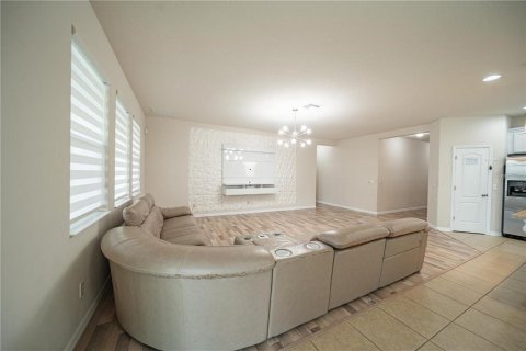Casa en alquiler en Kissimmee, Florida, 4 dormitorios, 183.95 m2 № 2277947 - foto 9
