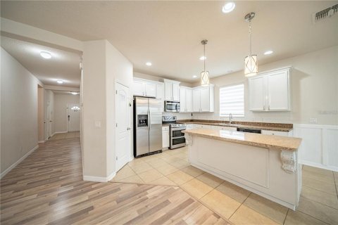 Casa en alquiler en Kissimmee, Florida, 4 dormitorios, 183.95 m2 № 2277947 - foto 8