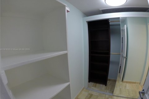 Condo in Miami, Florida  № 1973061 - photo 18