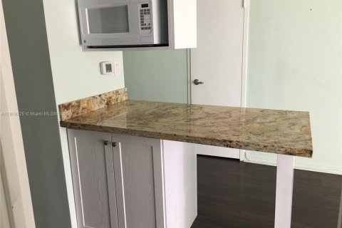 Condo in Miami, Florida  № 1973061 - photo 16
