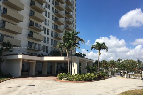 Condo in Miami, Florida  № 1973061 - photo 20