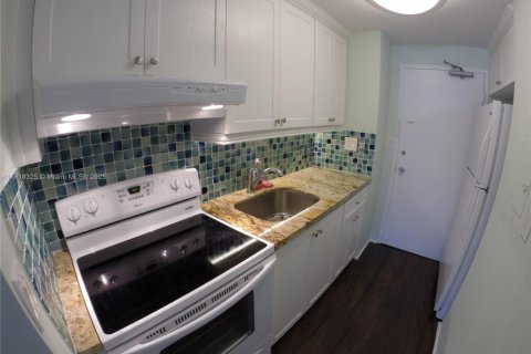 Condo in Miami, Florida  № 1973061 - photo 10