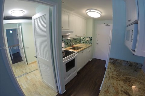 Condo in Miami, Florida  № 1973061 - photo 11