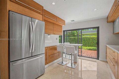 Купить виллу или дом в Корал-Гейблс, Флорида 4 спальни, 260.13м2, № 2087022 - фото 5