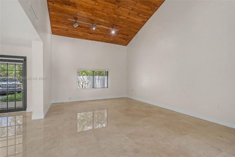 Купить виллу или дом в Корал-Гейблс, Флорида 4 спальни, 260.13м2, № 2087022 - фото 10