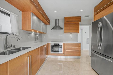 Купить виллу или дом в Корал-Гейблс, Флорида 4 спальни, 260.13м2, № 2087022 - фото 3