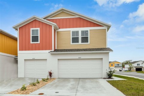 Townhouse in Haines City, Florida 4 bedrooms, 173.36 sq.m. № 1754683 - photo 1