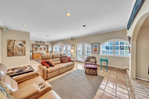Townhouse in Tampa, Florida 3 bedrooms, 299.42 sq.m. № 2205179 - photo 12