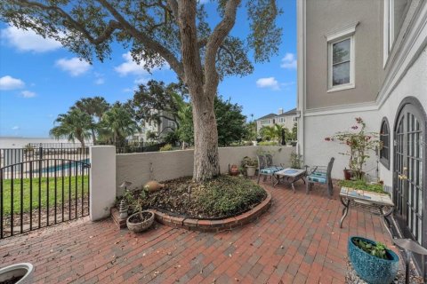 Townhouse in Tampa, Florida 3 bedrooms, 299.42 sq.m. № 2205179 - photo 28