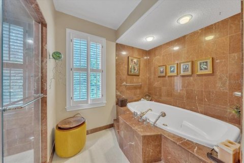Townhouse in Tampa, Florida 3 bedrooms, 299.42 sq.m. № 2205179 - photo 16