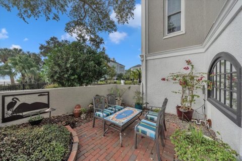 Townhouse in Tampa, Florida 3 bedrooms, 299.42 sq.m. № 2205179 - photo 29