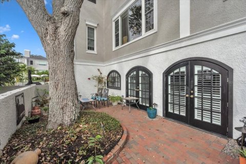 Townhouse in Tampa, Florida 3 bedrooms, 299.42 sq.m. № 2205179 - photo 27