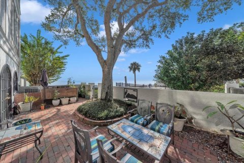 Townhouse in Tampa, Florida 3 bedrooms, 299.42 sq.m. № 2205179 - photo 30