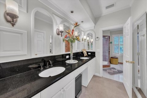 Townhouse in Tampa, Florida 3 bedrooms, 299.42 sq.m. № 2205179 - photo 18