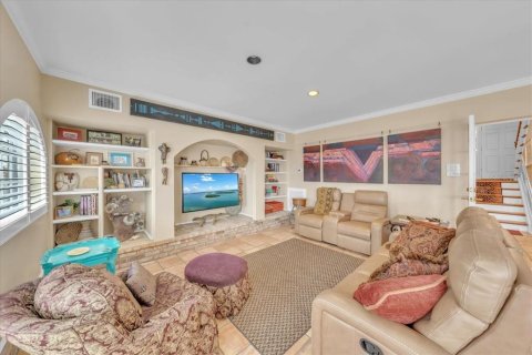 Townhouse in Tampa, Florida 3 bedrooms, 299.42 sq.m. № 2205179 - photo 11