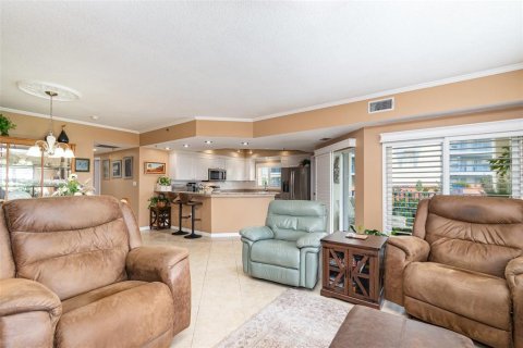 Condo in New Smyrna Beach, Florida, 3 bedrooms  № 1824399 - photo 6