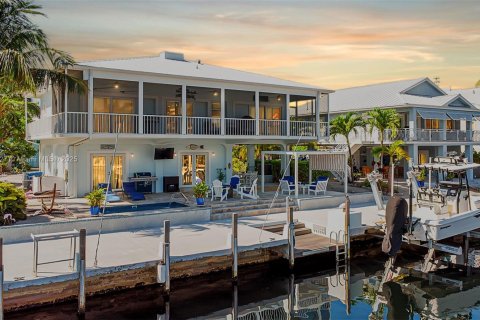 Casa en Islamorada, Village of Islands, Florida 4 dormitorios, 194.91 m2 № 1963692