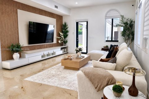 House in Miami, Florida 6 bedrooms, 570.42 sq.m. № 2247412 - photo 6