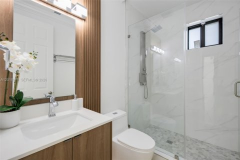 House in Miami, Florida 6 bedrooms, 570.42 sq.m. № 2247412 - photo 7