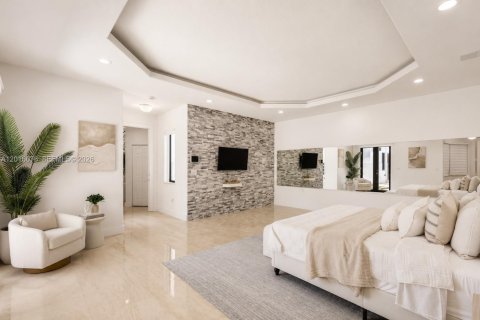 House in Miami, Florida 6 bedrooms, 570.42 sq.m. № 2247412 - photo 14