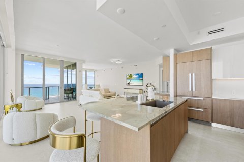 Condo in Riviera Beach, Florida, 2 bedrooms  № 2158346 - photo 15