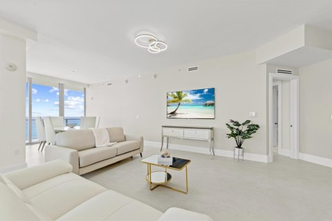 Condo in Riviera Beach, Florida, 2 bedrooms  № 2158346 - photo 2