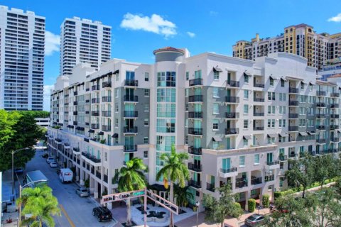 Condominio en alquiler en West Palm Beach, Florida, 2 dormitorios, 103.86 m2 № 1081572 - foto 1