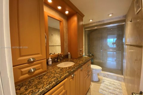 Condo in Miami, Florida, 1 bedroom  № 2002967 - photo 18