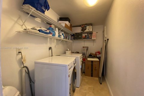 Condo in Miami, Florida, 1 bedroom  № 2002967 - photo 30