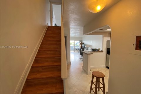 Condo in Miami, Florida, 1 bedroom  № 2002967 - photo 14