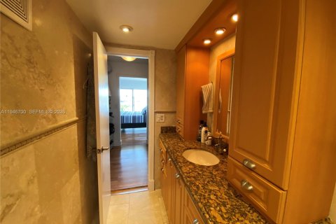Condo in Miami, Florida, 1 bedroom  № 2002967 - photo 21