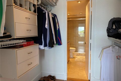 Condo in Miami, Florida, 1 bedroom  № 2002967 - photo 24