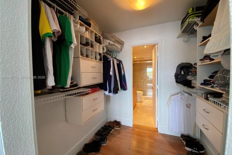 Condo in Miami, Florida, 1 bedroom  № 2002967 - photo 23