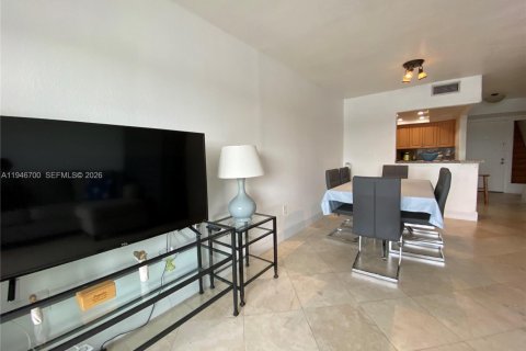 Condo in Miami, Florida, 1 bedroom  № 2002967 - photo 8