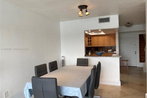 Condo in Miami, Florida, 1 bedroom  № 2002967 - photo 7