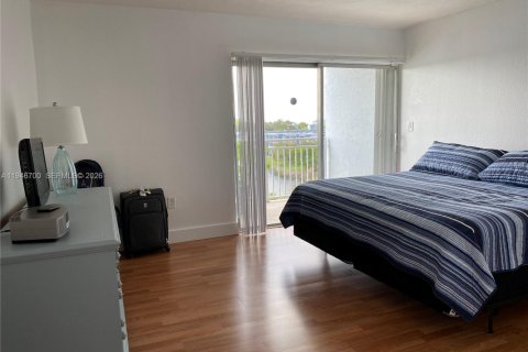 Condo in Miami, Florida, 1 bedroom  № 2002967 - photo 15