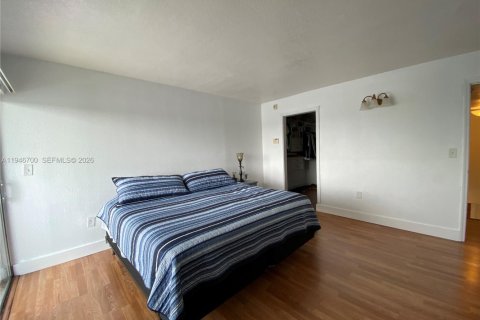 Condo in Miami, Florida, 1 bedroom  № 2002967 - photo 17