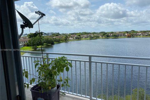 Condo in Miami, Florida, 1 bedroom  № 2002967 - photo 25