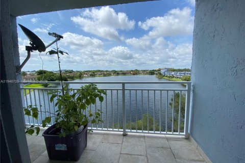 Condo in Miami, Florida, 1 bedroom  № 2002967 - photo 29