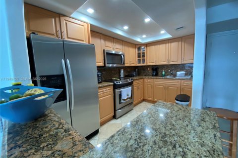 Condo in Miami, Florida, 1 bedroom  № 2002967 - photo 5