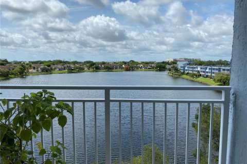 Condo in Miami, Florida, 1 bedroom  № 2002967 - photo 28
