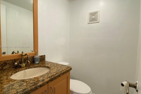 Condo in Miami, Florida, 1 bedroom  № 2002967 - photo 13