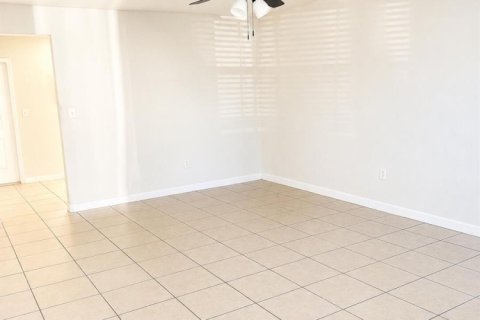 House in St. Lucie, Florida 2 bedrooms, 80.64 sq.m. № 2246039 - photo 5