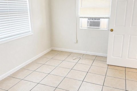 House in St. Lucie, Florida 2 bedrooms, 80.64 sq.m. № 2246039 - photo 6