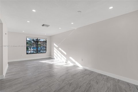 Adosado en alquiler en Miami, Florida, 3 dormitorios, 126.35 m2 № 1933051 - foto 21