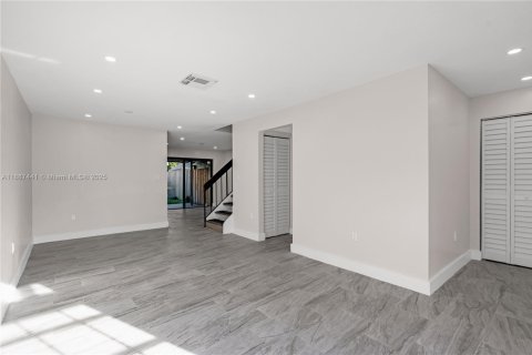 Adosado en alquiler en Miami, Florida, 3 dormitorios, 126.35 m2 № 1933051 - foto 12