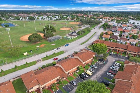 Adosado en alquiler en Miami, Florida, 3 dormitorios, 126.35 m2 № 1933051 - foto 9