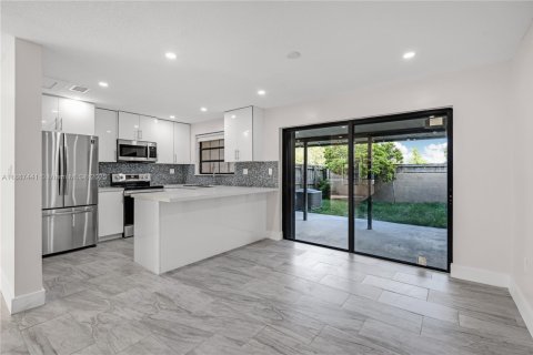 Adosado en alquiler en Miami, Florida, 3 dormitorios, 126.35 m2 № 1933051 - foto 16