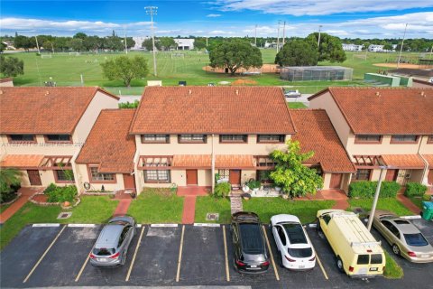 Adosado en alquiler en Miami, Florida, 3 dormitorios, 126.35 m2 № 1933051 - foto 4