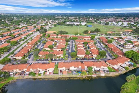 Adosado en alquiler en Miami, Florida, 3 dormitorios, 126.35 m2 № 1933051 - foto 10